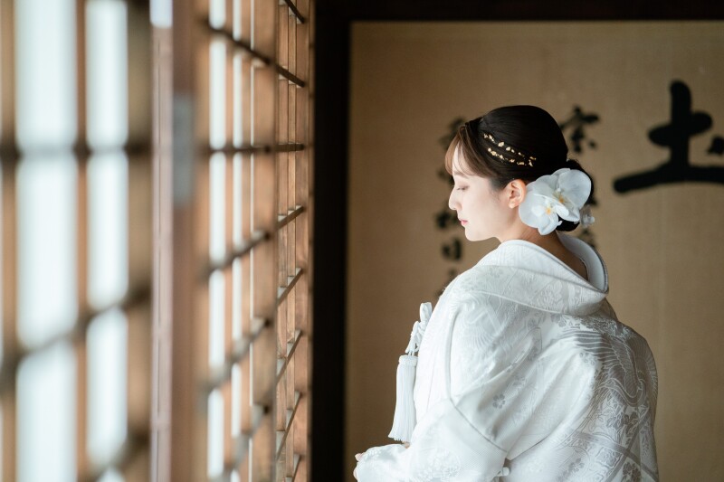 金箔を付けるヘアセット