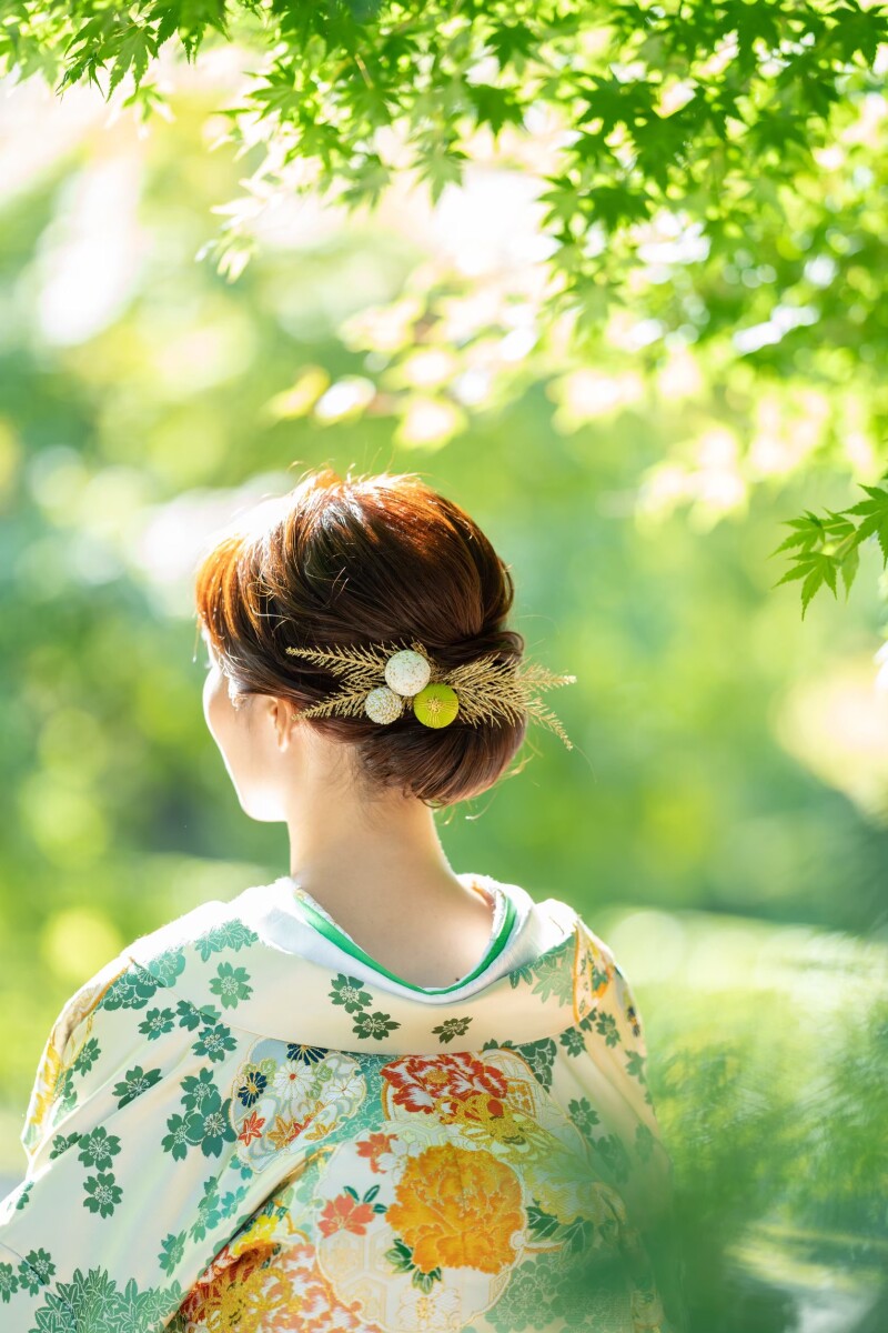 金箔を付けるヘアセット