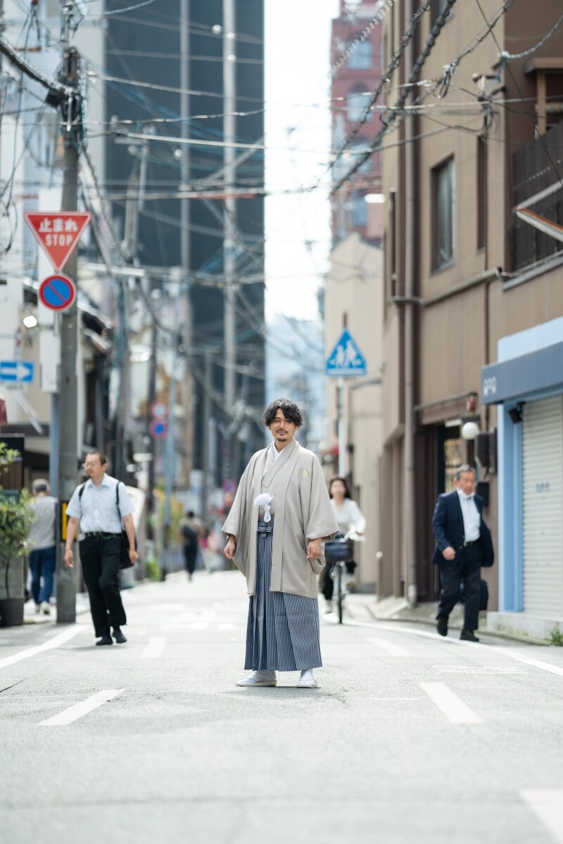 サンドベージュ色の色紋付スタイル
