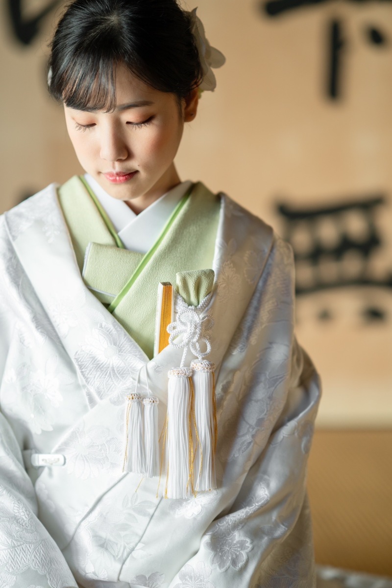 白無垢に黄緑色の色掛下