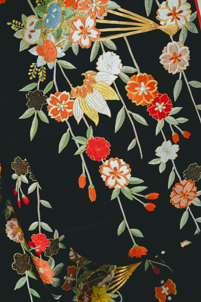 伝統的な花嫁衣裳「引き振袖　総刺繍」