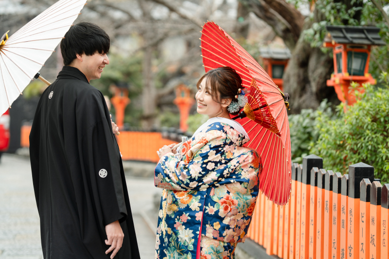 祇園の梅がようやく咲き始めました。