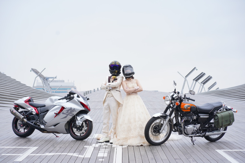 大桟橋でバイクと一緒に