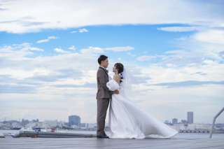 パフスリーブドレス