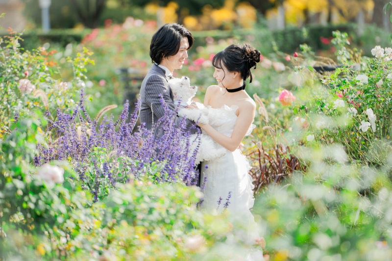 花と笑顔に包まれて♡山下公園で叶えたペットと一緒の洋装ロケーションフォト