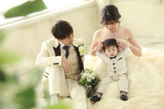 家族の笑顔があふれる1枚に♡お子様と一緒のスタジオ洋装フォト