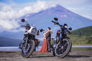 富士山のふもとで愛車と…