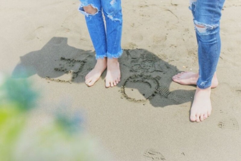 私服撮影が熱い！結婚報告に使いやすいエンゲージメントフォト