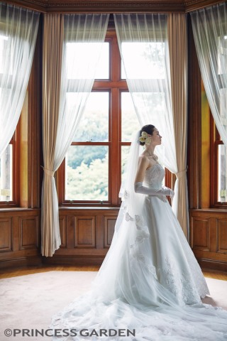 新作ウェディングドレス　emu