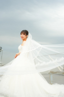 風に舞うベールは、誰がどうやって動かしているのか？