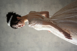 ソロウェディング。誰にも染まらない、自由で潔い美しさを形にする。