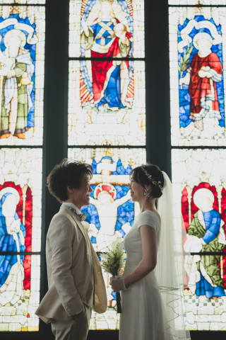 ステンドグラスに囲まれた、ここでしか残せないフォトウェディング♪