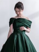 新作のカラードレス♪鮮やかなグリーンが印象的♡