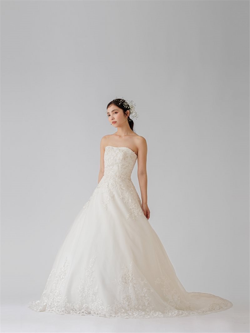 人気ウェディングドレスのご紹介♪