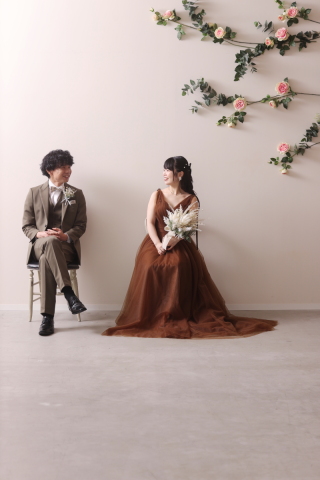 ブラウンドレス&オリーブタキシードでコーディネート♪