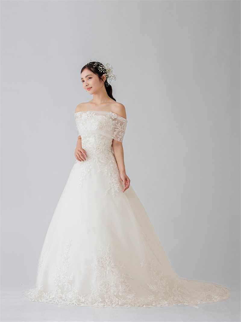 人気ウェディングドレスのご紹介♪