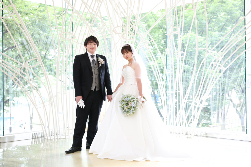 小さな結婚式で大人気のオーバーカラードレス!