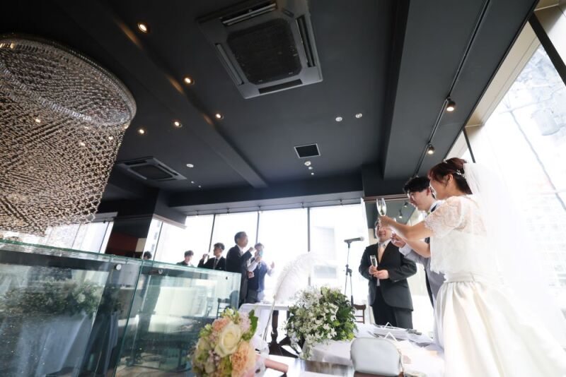 フォトウェディングと会食が結婚式の代わりの新しいスタイルに。「フォト会食プラン」