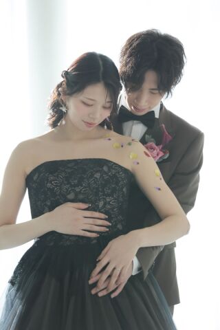 アクセサリーの代わりのボディフラワー