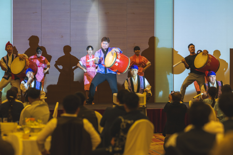 沖縄でかなえる大人数のリゾートウェディング