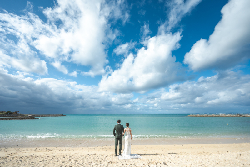 沖縄でかなえる大人数のリゾートウェディング