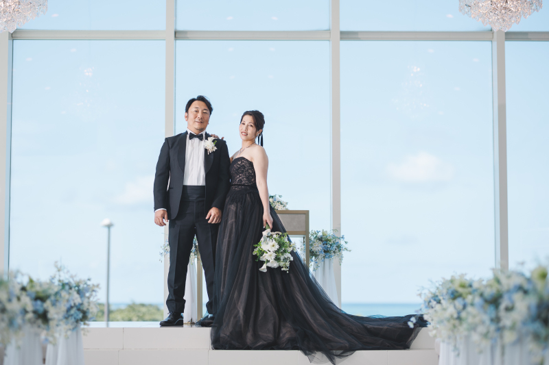 自分たちらしい色で。漆黒のドレスで刻む大人な沖縄フォト