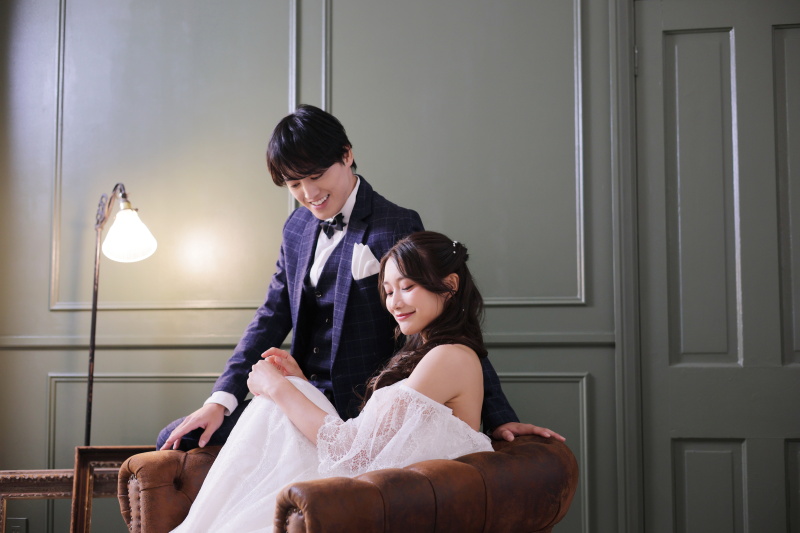 【スタジオ紹介】衣装の美しさを引き立てる、モダンでシンプルな撮影空間の魅力