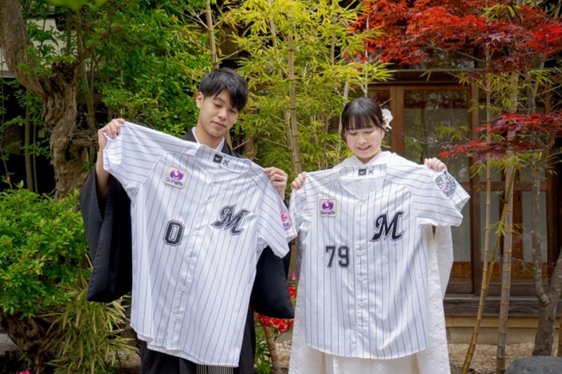 小物を使った【お2人らしい】ショットをご紹介