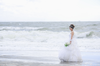 お待たせいたしました!洋装時のドレスのご紹介です!