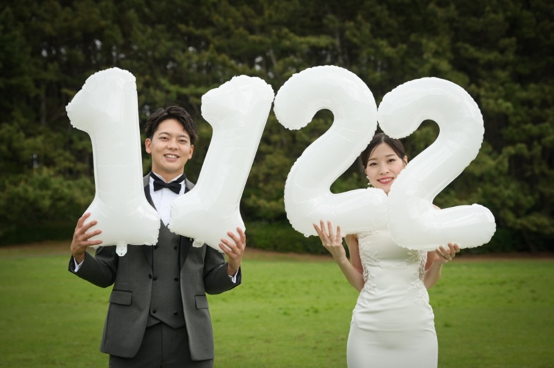 小物を使った【お2人らしい】ショットをご紹介