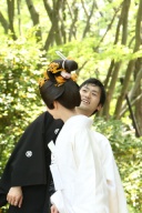 かつらに興味深々