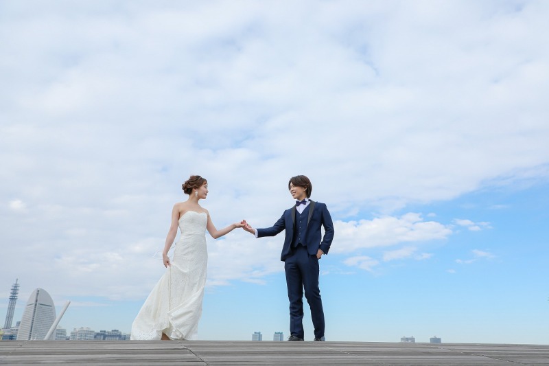 【前撮りのメリットや挙式日の何カ月前に行うのが良いか、などについてご案内します】