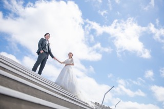 【前撮りのメリットや挙式日の何カ月前に行うのが良いか、などについてご案内します】