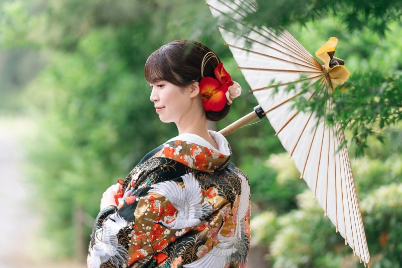 【前撮りのメリットや挙式日の何カ月前に行うのが良いか、などについてご案内します】