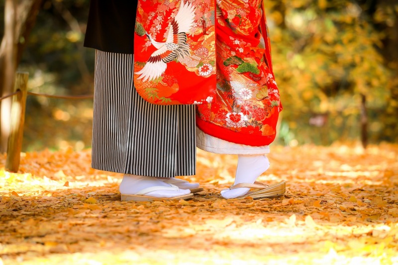 【前撮りのメリットや挙式日の何カ月前に行うのが良いか、などについてご案内します】