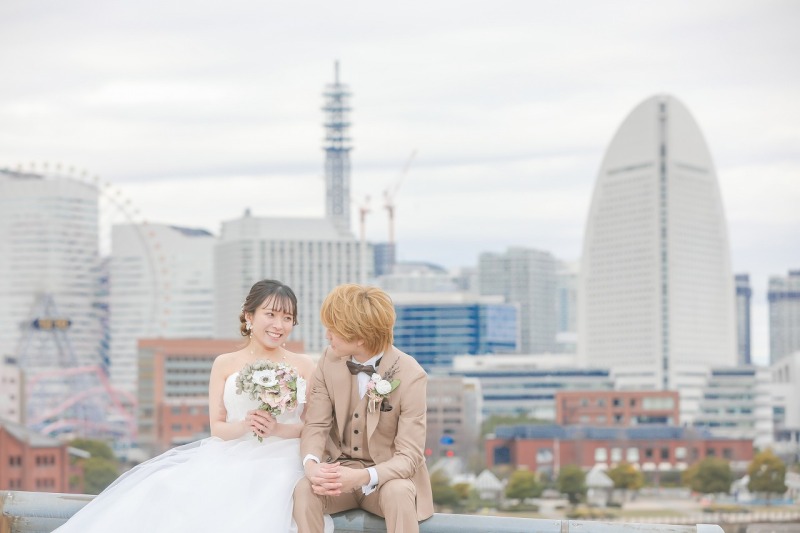 【前撮りのメリットや挙式日の何カ月前に行うのが良いか、などについてご案内します】