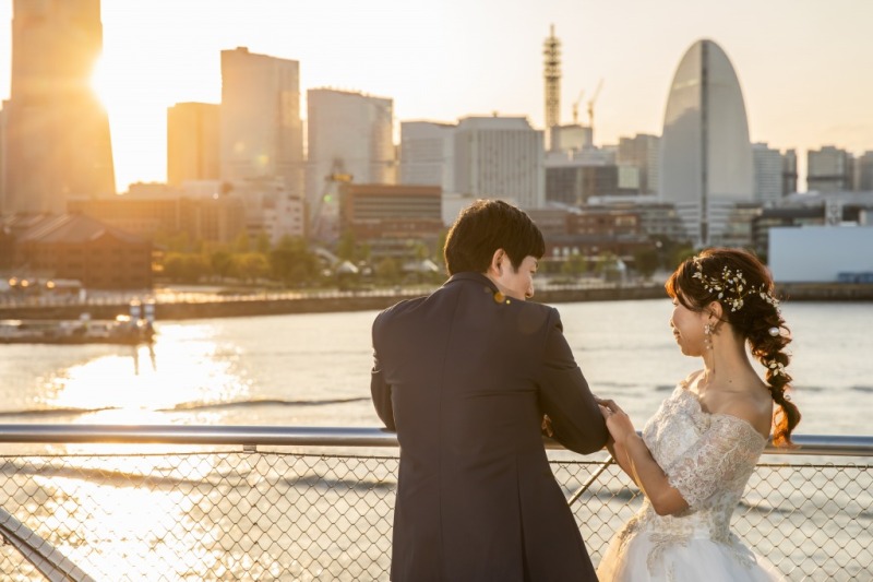 【前撮りのメリットや挙式日の何カ月前に行うのが良いか、などについてご案内します】