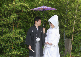 目線を外してみて…