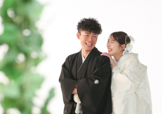 カメラ目線以外のカットも!