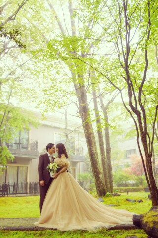 木々の囲まれた中でフォトウェディング☆