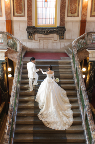 ロングトレーンドレスが映えるショットも★