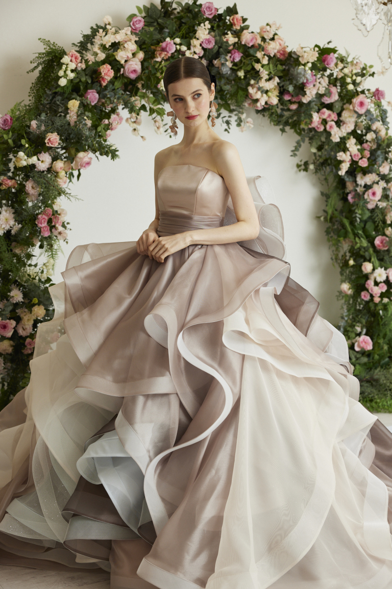 【Les Fees Couture】より新作カラードレスの入荷決定！