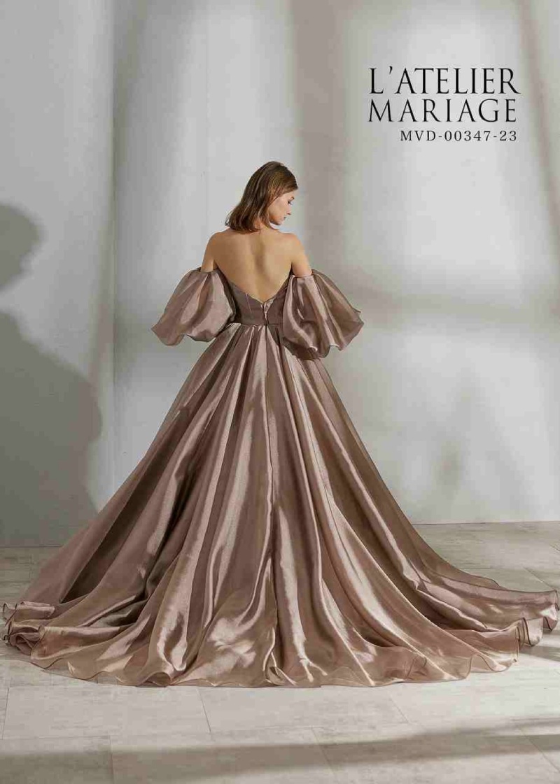 カラードレスでの撮影も人気です☆