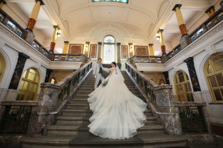 ロングトレーンドレスが映えるショットも★