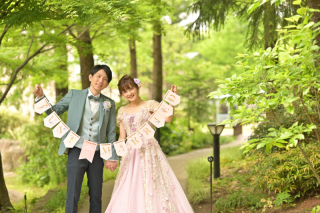 木々の囲まれた中でフォトウェディング☆