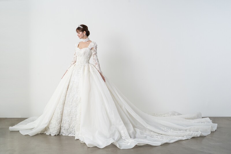 新作ウェディングドレス入荷します♩