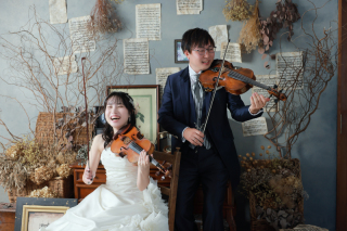 小物を使っておふたりらしいウエディングフォトを♡