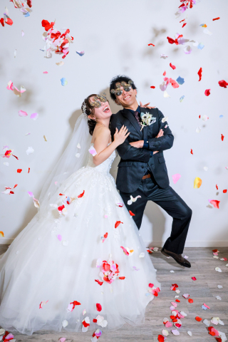 ふわっと舞う花びらと一緒に