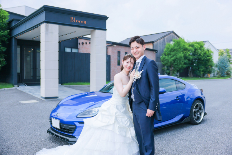 愛車と残すおふたりのウエディングフォト
