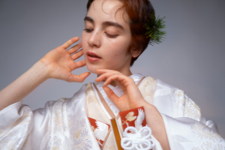 衣装紹介 〈白無垢 夢牡丹〉